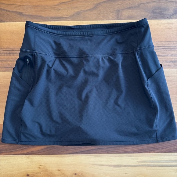 Athleta Black Action Skort in Dobby 14.5” Sz. MEDIUM - Picture 3 of 8